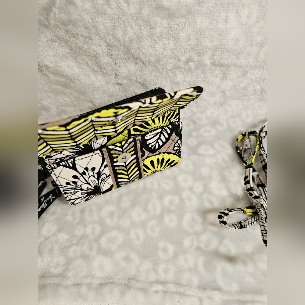 🦋Vera Bradley Crossbody/Wristlet, Convertible - Picture 11 of 11